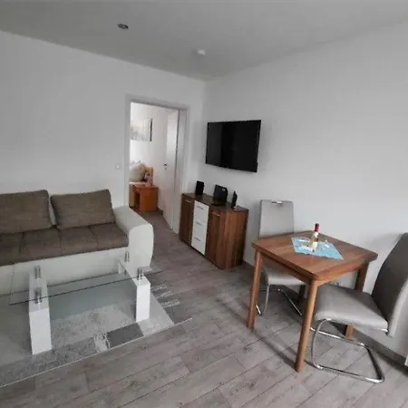 Emilia Mit W-lan Und Sonnenterrasse Apartmán *