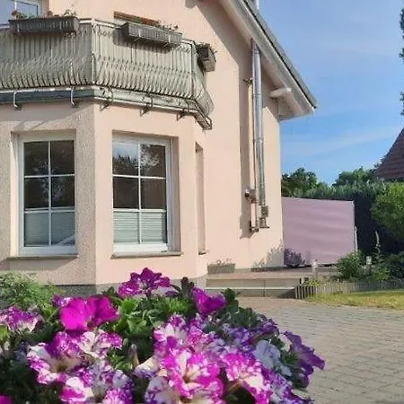 Emilia Mit W-lan Und Sonnenterrasse Apartmán *